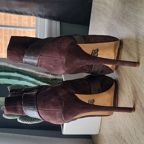 Rock & Republic SABRA platform chocolate brown suede bootie - Picture 5 of 10